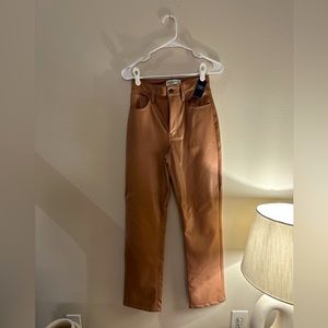 Vegan Leather, 90s Straight, Ultra High Rise pants in brown - size 25, short